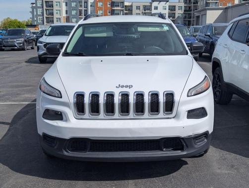 2016 Jeep Cherokee Sport