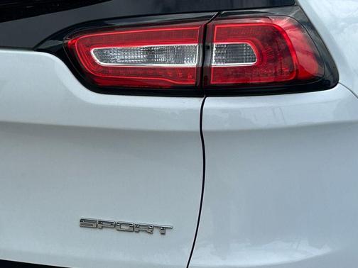 Bright White Clearcoat 2016 Jeep Cherokee Sport