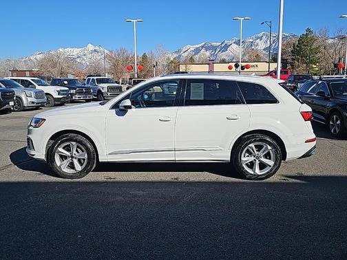 2024 Audi Q7 45 Premium Plus