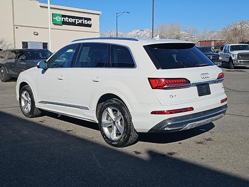 2024 Audi Q7 45 Premium Plus