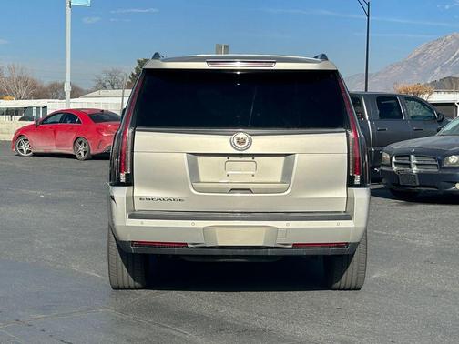 2015 Cadillac Escalade Luxury