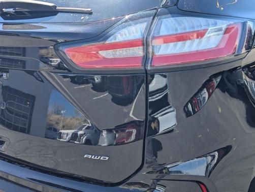 Black Metallic 2023 Ford Edge SEL