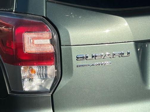Jasmine Green Metallic 2018 Subaru Forester 2.5i Limited