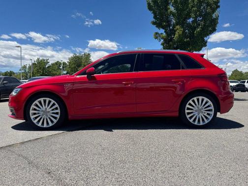 Tango Red Metallic 2017 Audi A3 e-tron 1.4T Premium