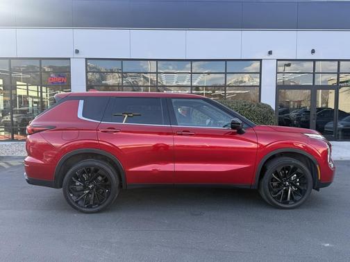 2023 Mitsubishi Outlander SE Black Edition