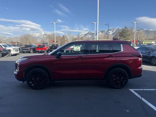 2023 Mitsubishi Outlander SE Black Edition