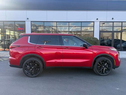 2023 Mitsubishi Outlander SE Black Edition