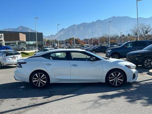 2023 Nissan Maxima SV