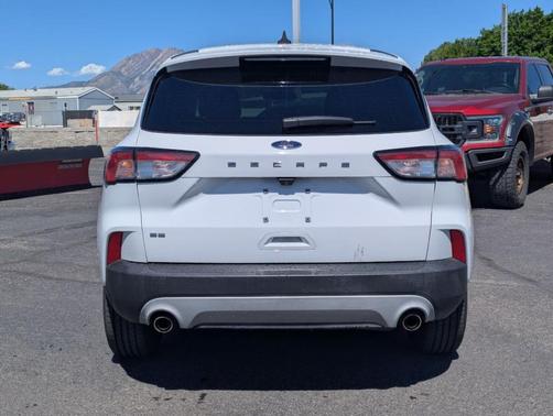 Oxford White 2022 Ford Escape SE