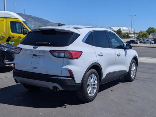 Oxford White 2022 Ford Escape SE