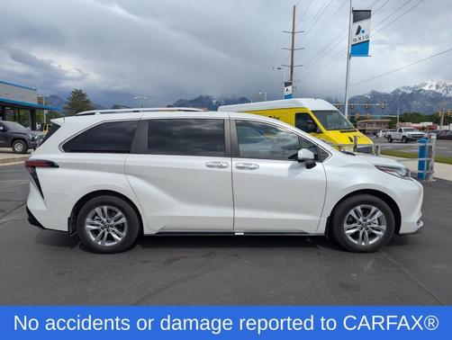 Pearl 2024 Toyota Sienna Limited