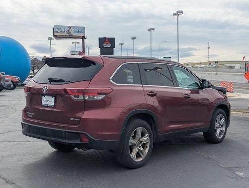 2019 Toyota Highlander SE