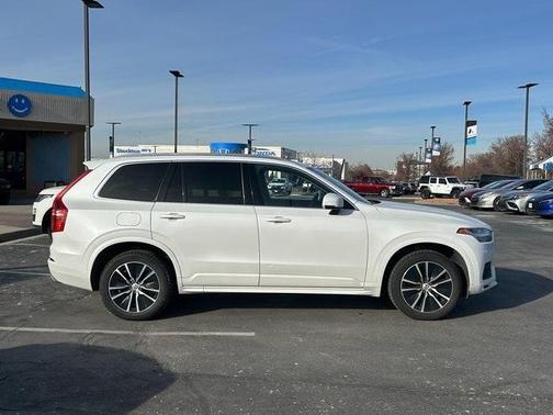 2020 Volvo XC90 T6 Momentum 7 Passenger