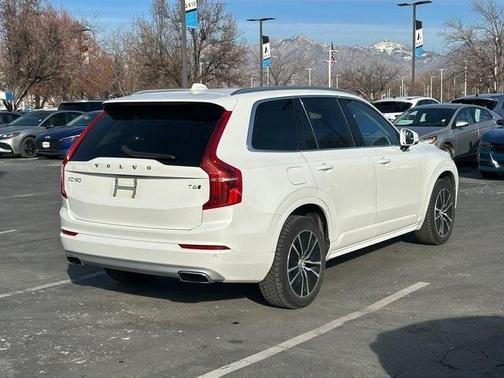 2020 Volvo XC90 T6 Momentum 7 Passenger
