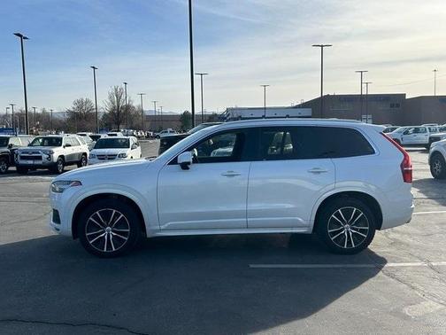 2020 Volvo XC90 T6 Momentum 7 Passenger