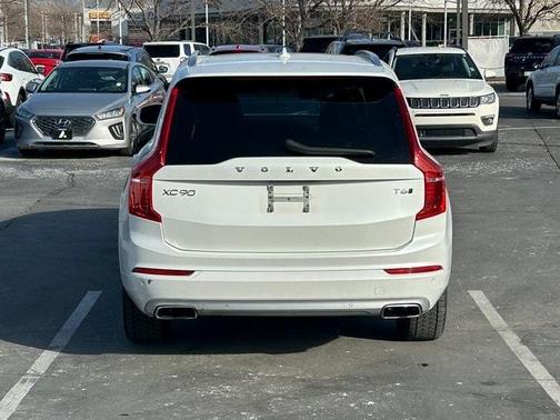 2020 Volvo XC90 T6 Momentum 7 Passenger