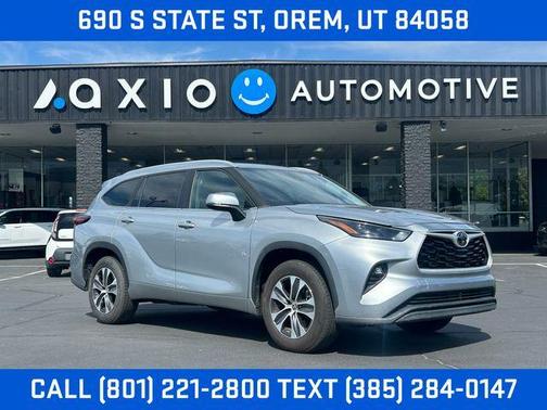 Celestial Silver Metallic 2024 Toyota Highlander XLE