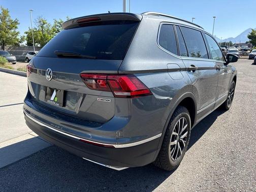 Platinum Gray Metallic 2020 Volkswagen Tiguan 2.0T SE