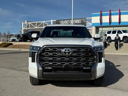 2025 Toyota Tundra Hybrid Platinum