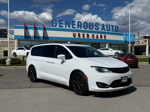 Bright White Clearcoat 2020 Chrysler Pacifica Hybrid Limited