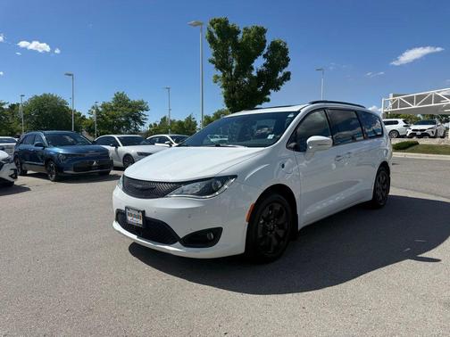 Bright White Clearcoat 2020 Chrysler Pacifica Hybrid Limited
