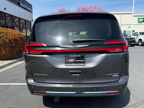 Granite Crystal Clearcoat Metallic 2021 Chrysler Pacifica Limited