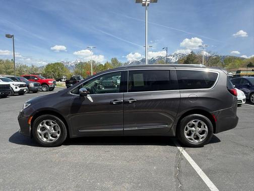 Granite Crystal Clearcoat Metallic 2021 Chrysler Pacifica Limited