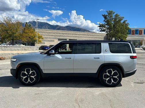 2024 Rivian R1S Adventure