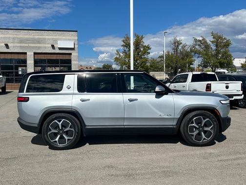 2024 Rivian R1S Adventure