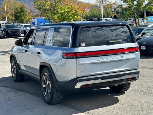 2024 Rivian R1S Adventure