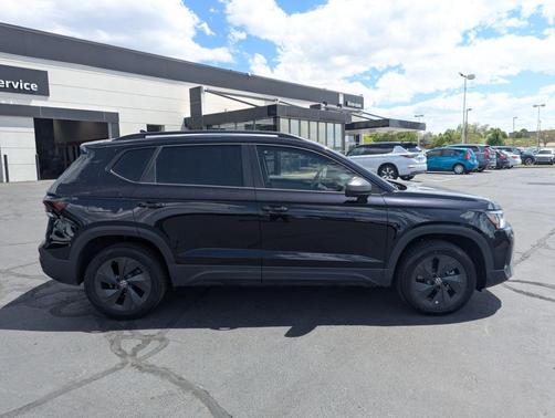 Deep Black Pearl Effect 2025 Volkswagen Taos 1.5T S