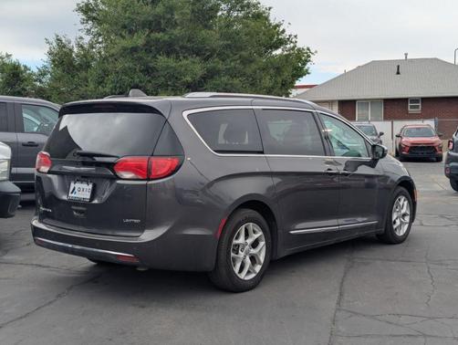 Granite Crystal Clearcoat Metallic 2020 Chrysler Pacifica Limited