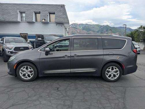 Granite Crystal Clearcoat Metallic 2020 Chrysler Pacifica Limited