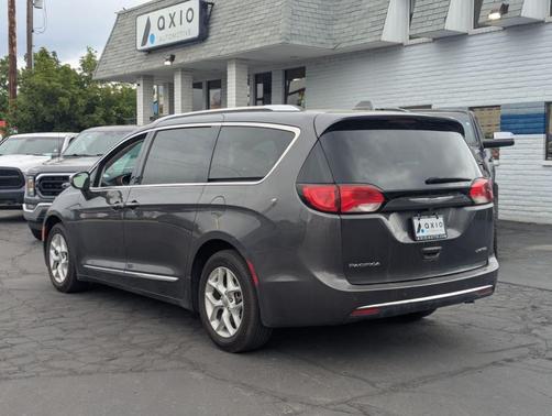 Granite Crystal Clearcoat Metallic 2020 Chrysler Pacifica Limited