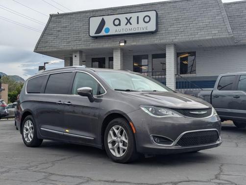Granite Crystal Clearcoat Metallic 2020 Chrysler Pacifica Limited