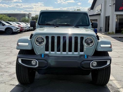 Earl Clearcoat 2023 Jeep Wrangler 4xe Sahara