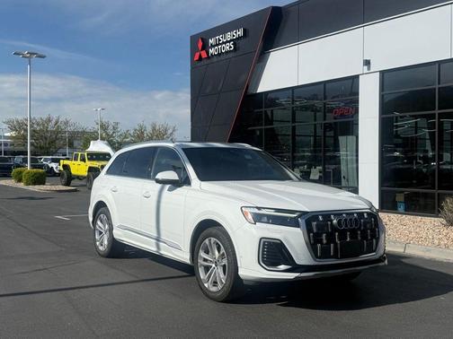 Carrara White 2025 Audi Q7 55 Premium Plus