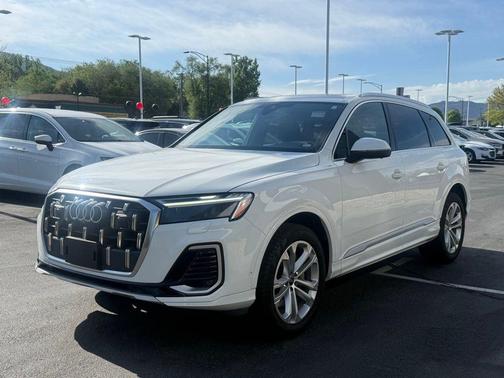 Carrara White 2025 Audi Q7 55 Premium Plus
