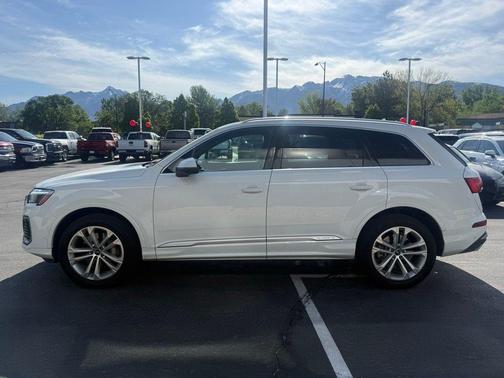 Carrara White 2025 Audi Q7 55 Premium Plus
