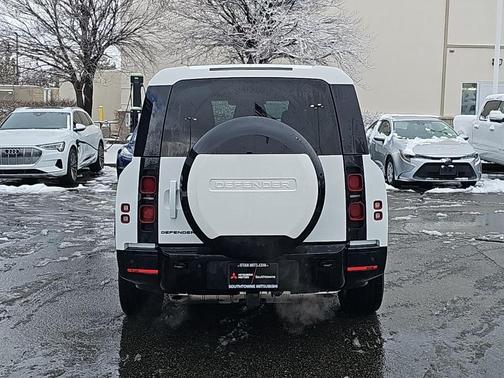 2024 Land Rover Defender P400 X-Dynamic SE
