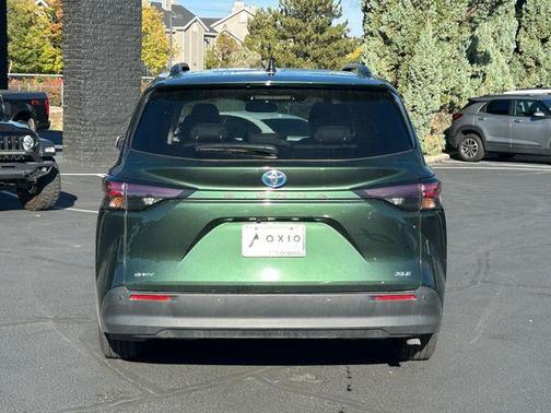 2025 Toyota Sienna XLE