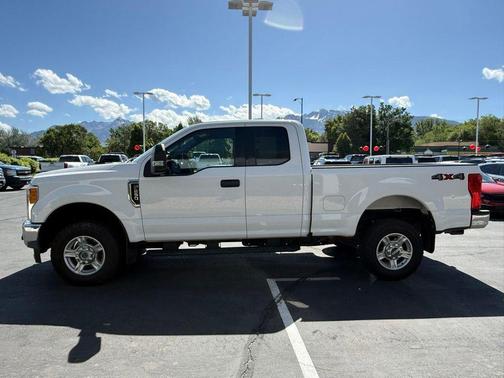 Oxford White 2017 Ford F-250 XLT