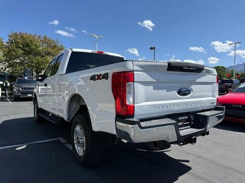 Oxford White 2017 Ford F-250 XLT