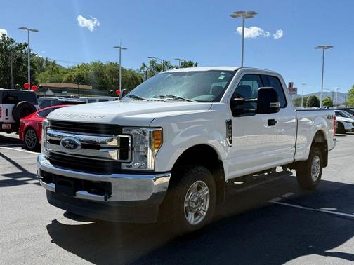 Oxford White 2017 Ford F-250 XLT