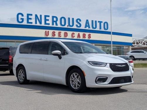 2023 Chrysler Pacifica Touring-L