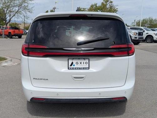 2023 Chrysler Pacifica Touring-L