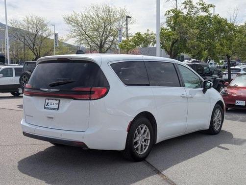2023 Chrysler Pacifica Touring-L