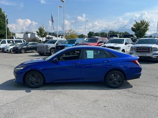 2022 Hyundai ELANTRA SEL