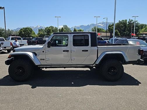 2023 Jeep Gladiator Sport
