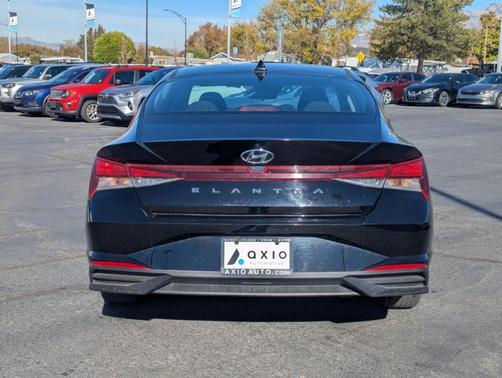 2023 Hyundai ELANTRA SE